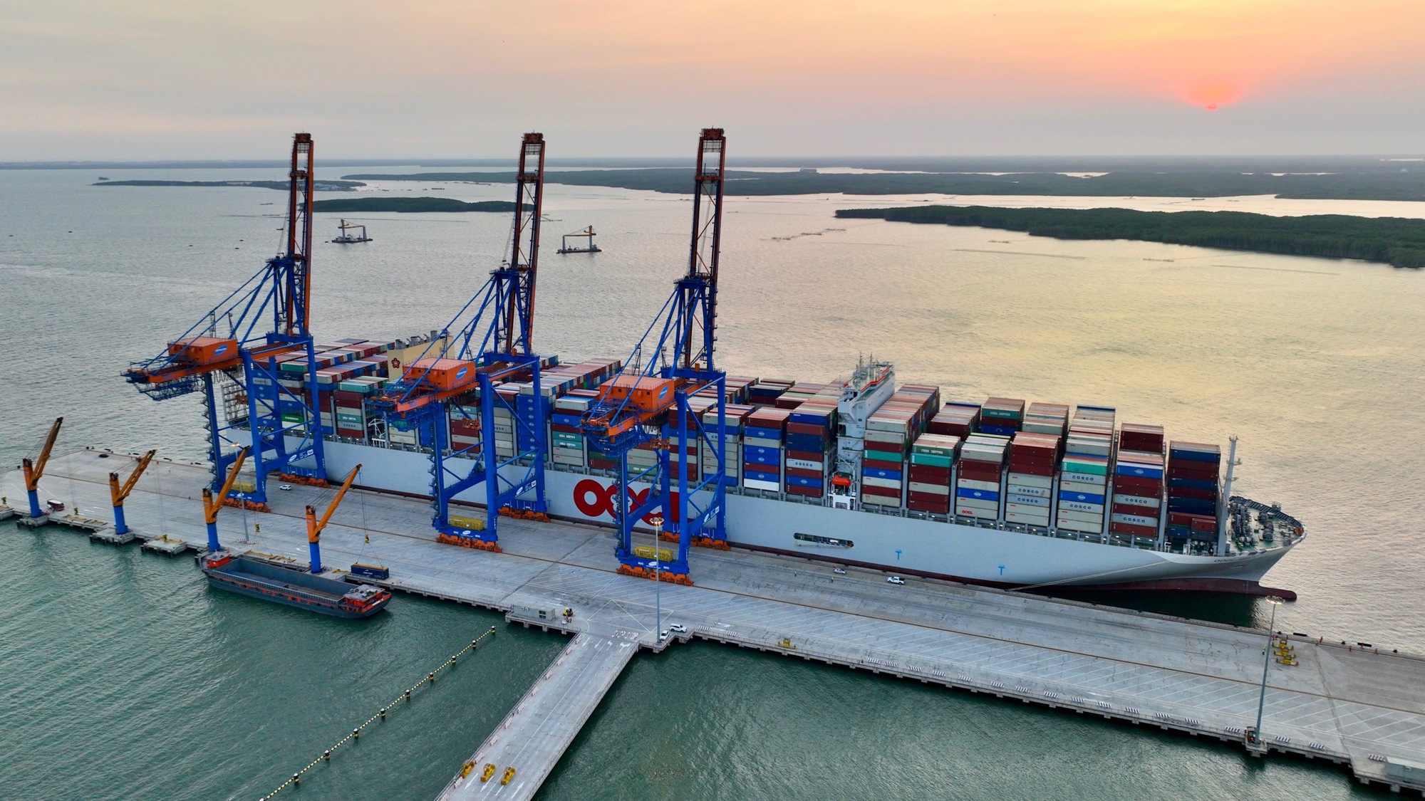 Cảng Gemalink chào đón siêu tàu container lớn nhất thế giới - Ảnh 3.