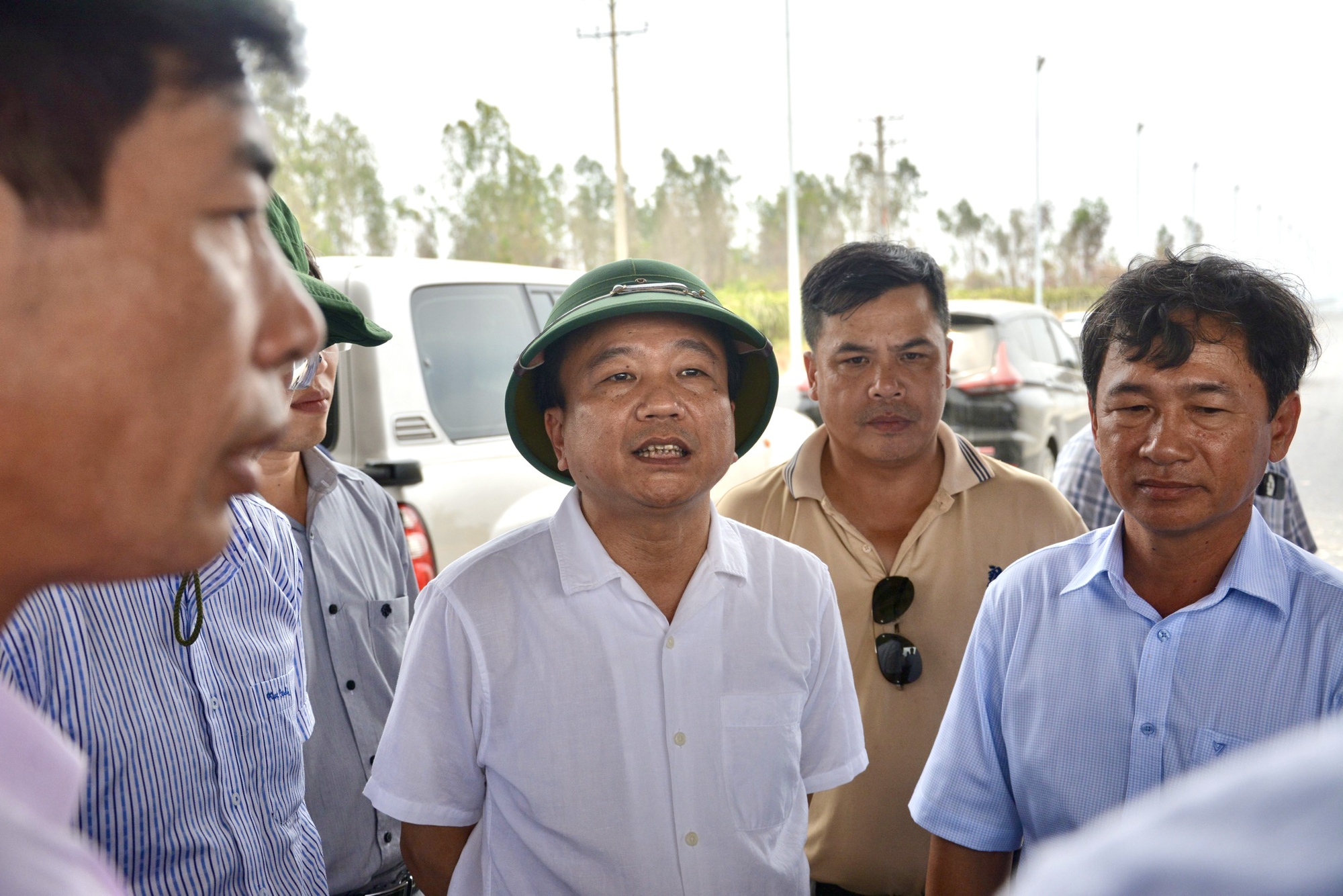 Thứ trưởng Nguyễn Danh Huy kiểm tra hai dự án cao tốc phía Nam chuẩn bị thông xe - Ảnh 1.