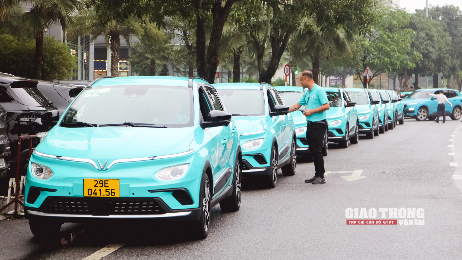 Ảnh: Cận cảnh dàn xe taxi điện chính thức phục vụ người dân Thủ đô - Ảnh 6.