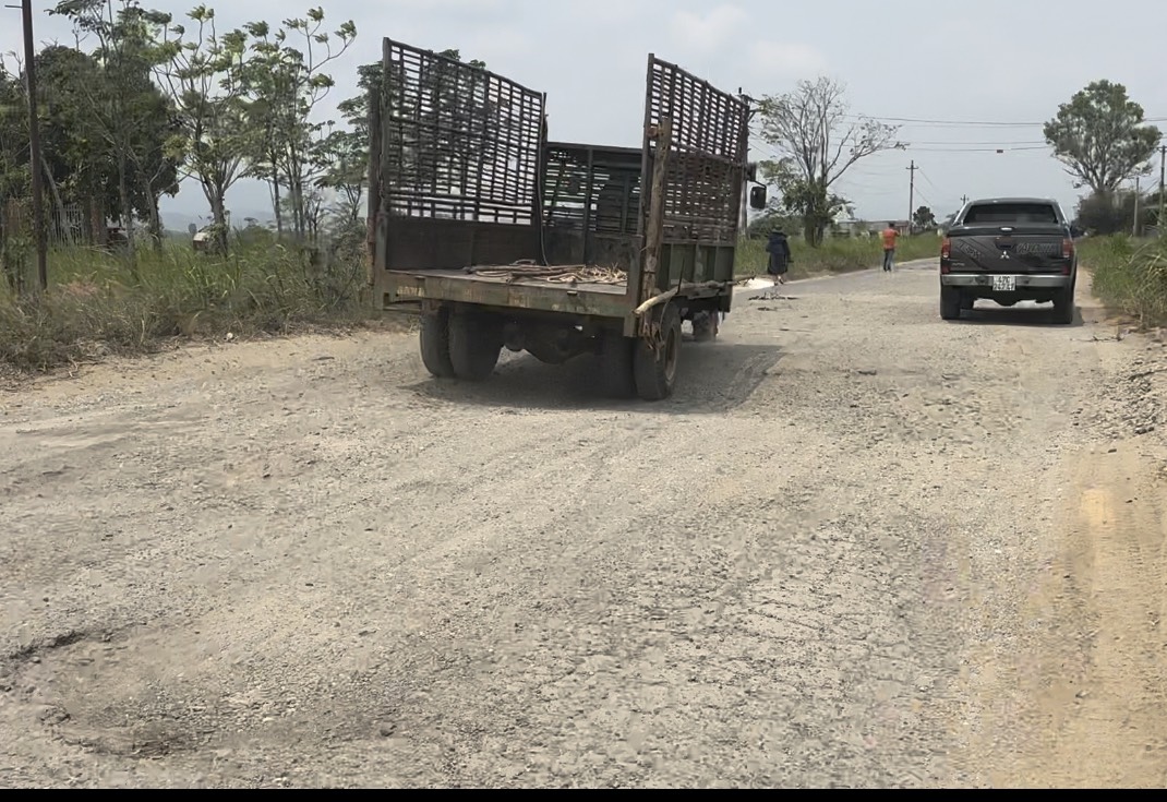 Đường liên xã nối 2 quốc lộ ở Đắk Lắk hư hỏng nặng, gây mất ATGT - Ảnh 7.