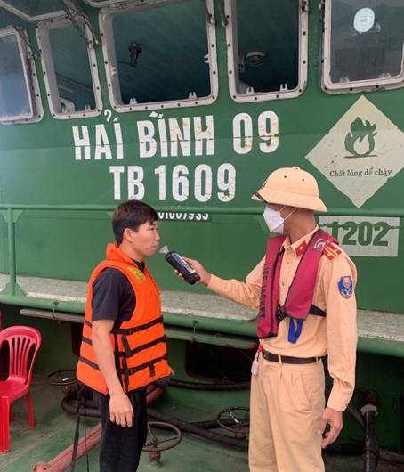 Bắc Ninh phát hiện 02 trường hợp vi phạm nồng độ cồn trên tuyến đường thủy nội địa - Ảnh 2.