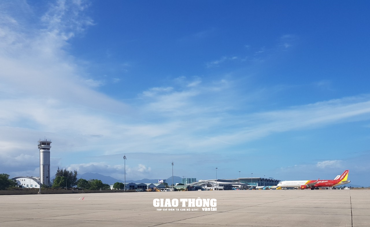 Hoàn thành Dự án Cải tạo, nâng cấp sân đỗ máy bay cảng HKQT Cam Ranh hơn 700 tỷ đồng - Ảnh 1.