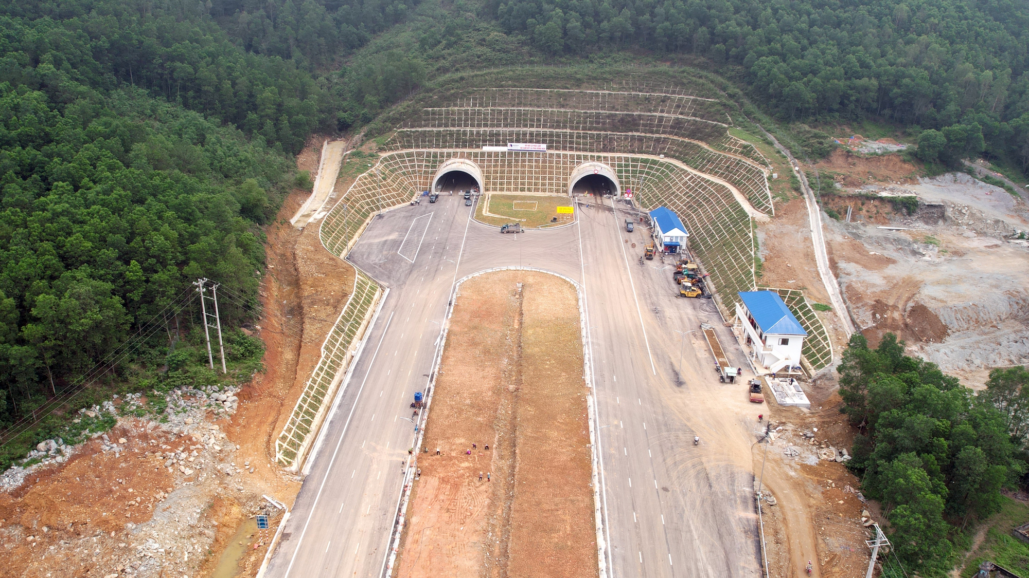 Hoàn thành hầm lớn nhất cao tốc Bắc - Nam qua Ninh Bình - Thanh Hóa  - Ảnh 3.