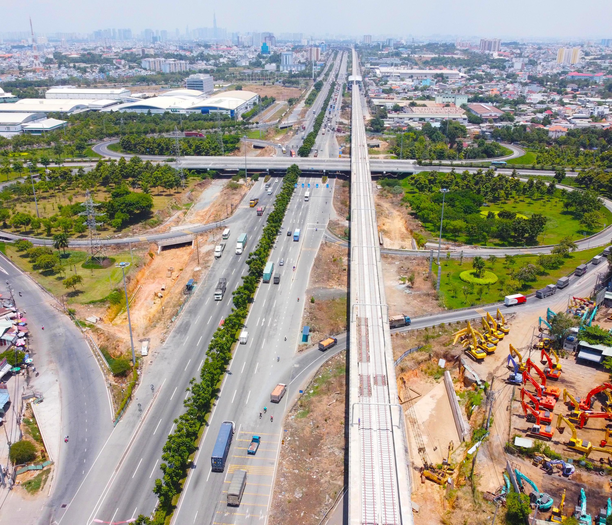 TP. Hồ Chí Minh với sứ mệnh kết nối hạ tầng giao thông khu vực - Ảnh 1.