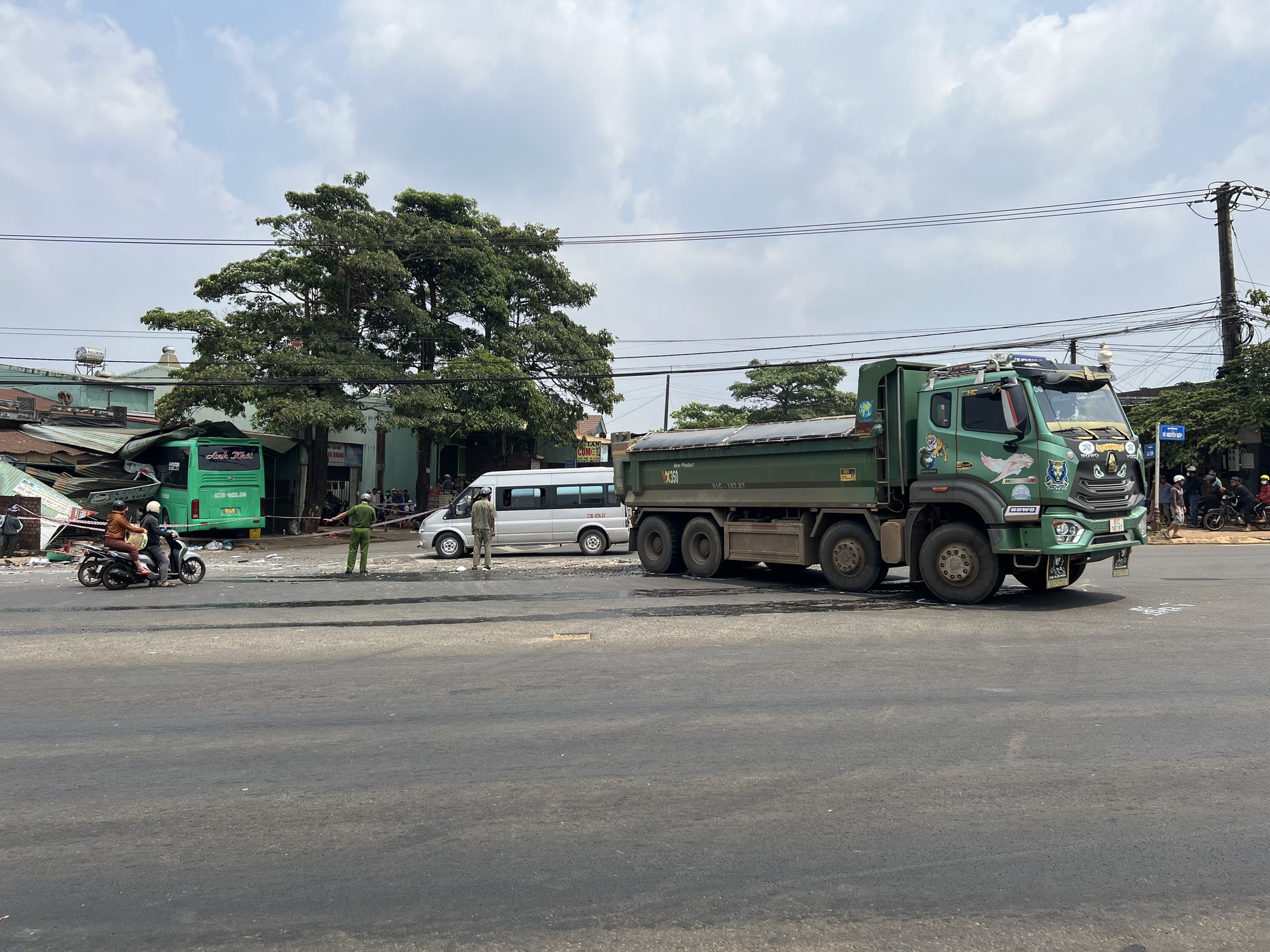 TNGT giữa xe khách và xe tải ở Gia Lai: 2 người chết, 8 người bị thương - Ảnh 3.