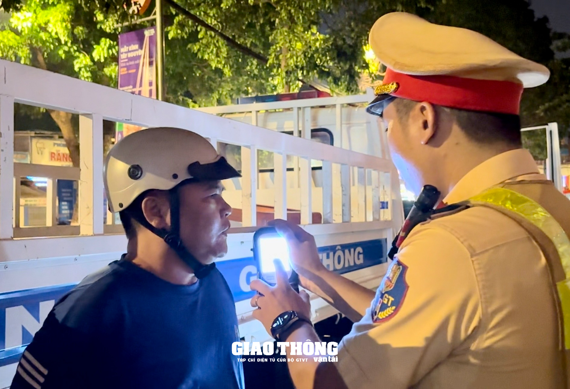 CSGT Đắk Lắk xử lý nồng độ cồn: Người vi phạm bỏ xe bất hợp tác - Ảnh 6.