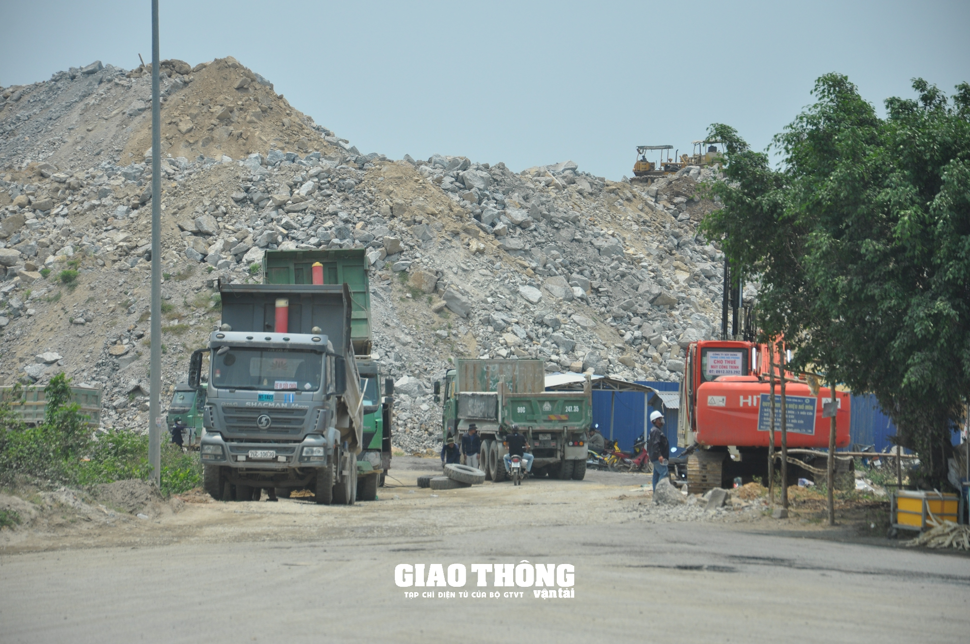 Nỗ lực đảm bảo TTATGT trên các tuyến đường Khu Kinh tế Dung Quất - Ảnh 6.