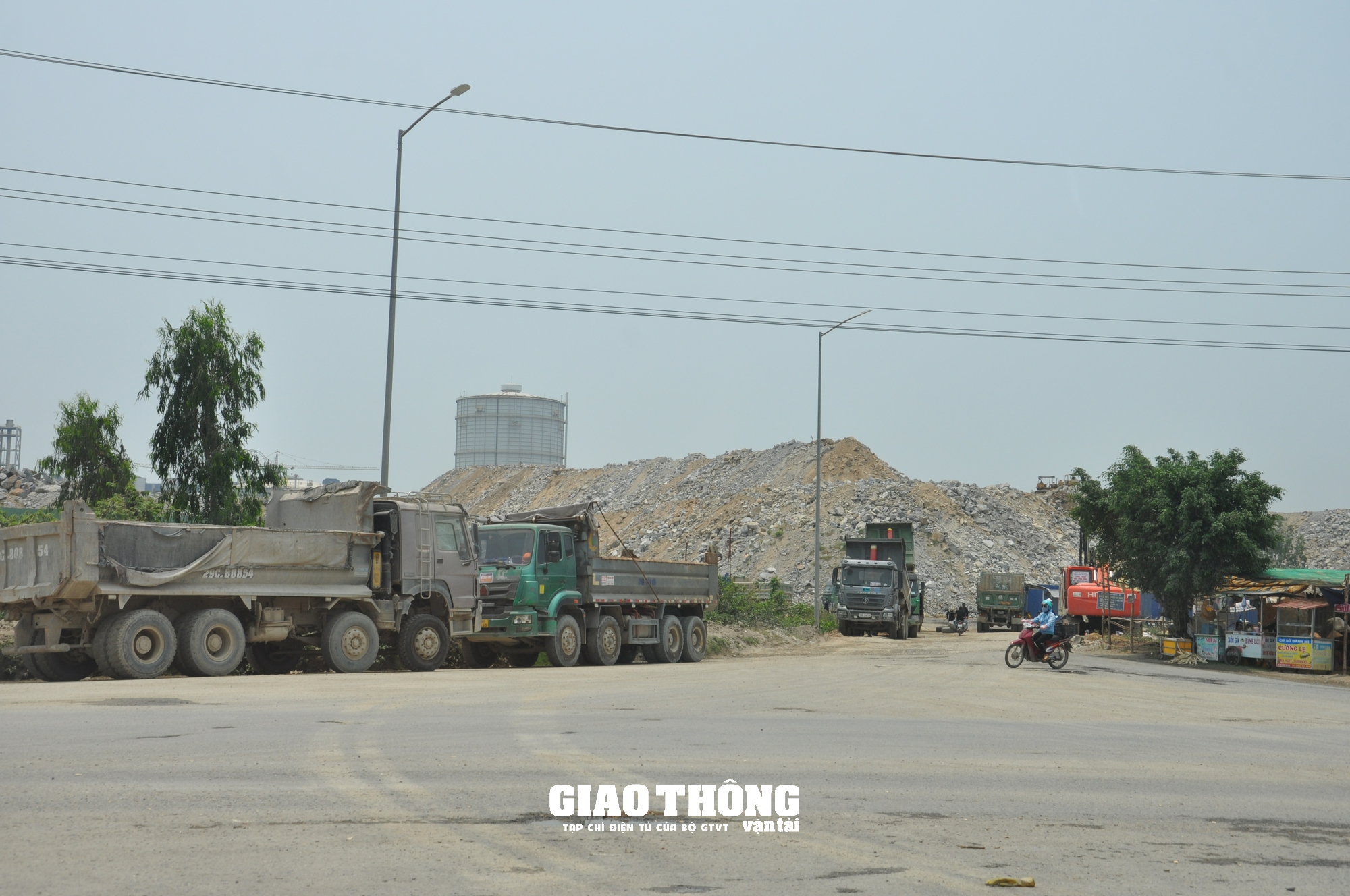 Nỗ lực đảm bảo TTATGT trên các tuyến đường Khu Kinh tế Dung Quất - Ảnh 7.