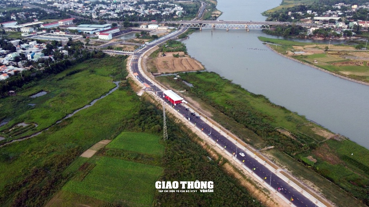 Đà Nẵng khánh thành đường ven sông gần 750 tỷ đồng - Ảnh 1.