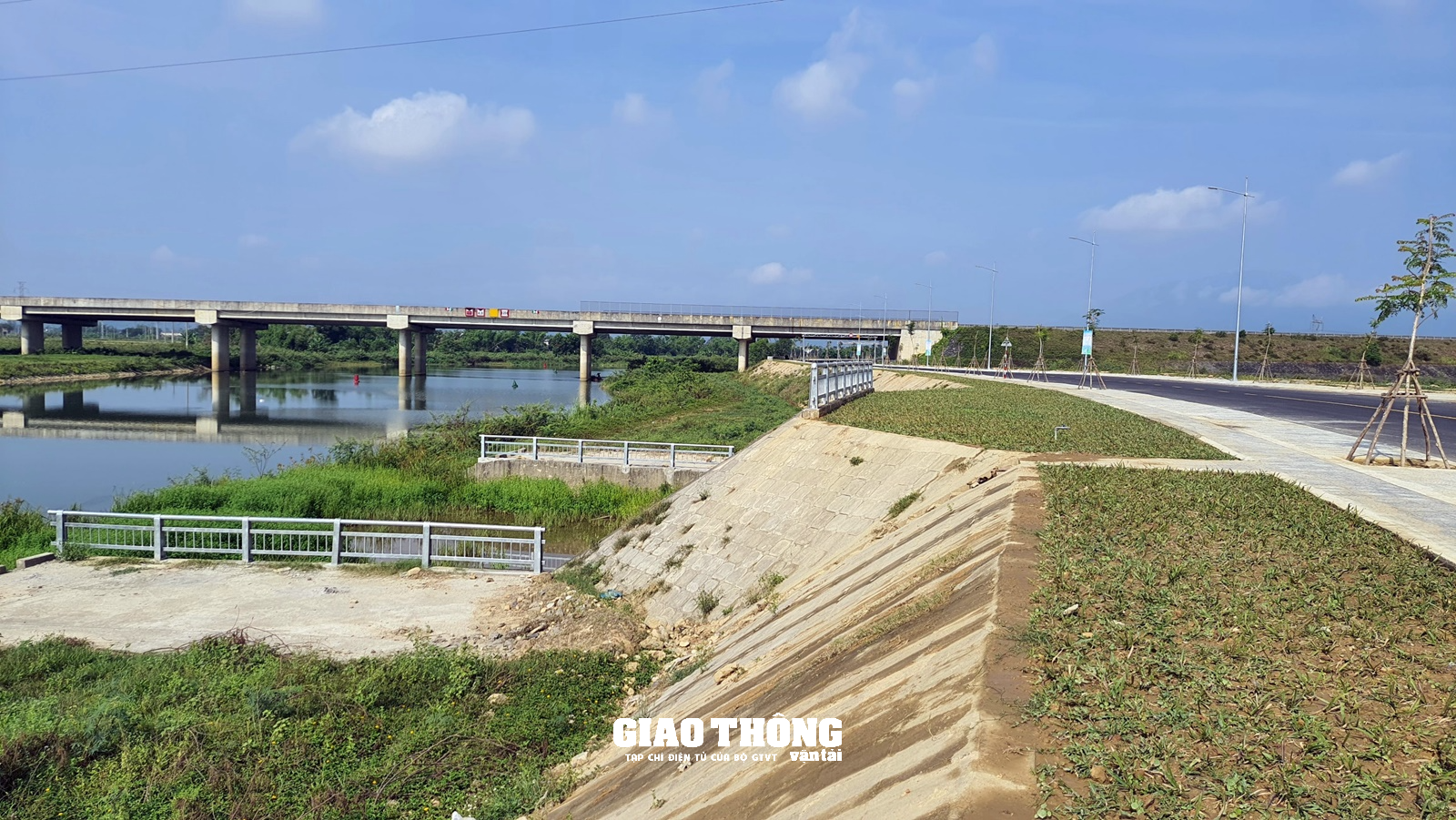 Đà Nẵng khánh thành đường ven sông gần 750 tỷ đồng - Ảnh 8.