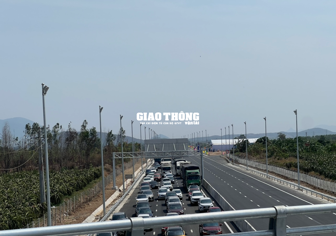 Nóng: Bắt đầu ùn tắc trên cao tốc Phan Thiết - Dầu Giây - Ảnh 2.