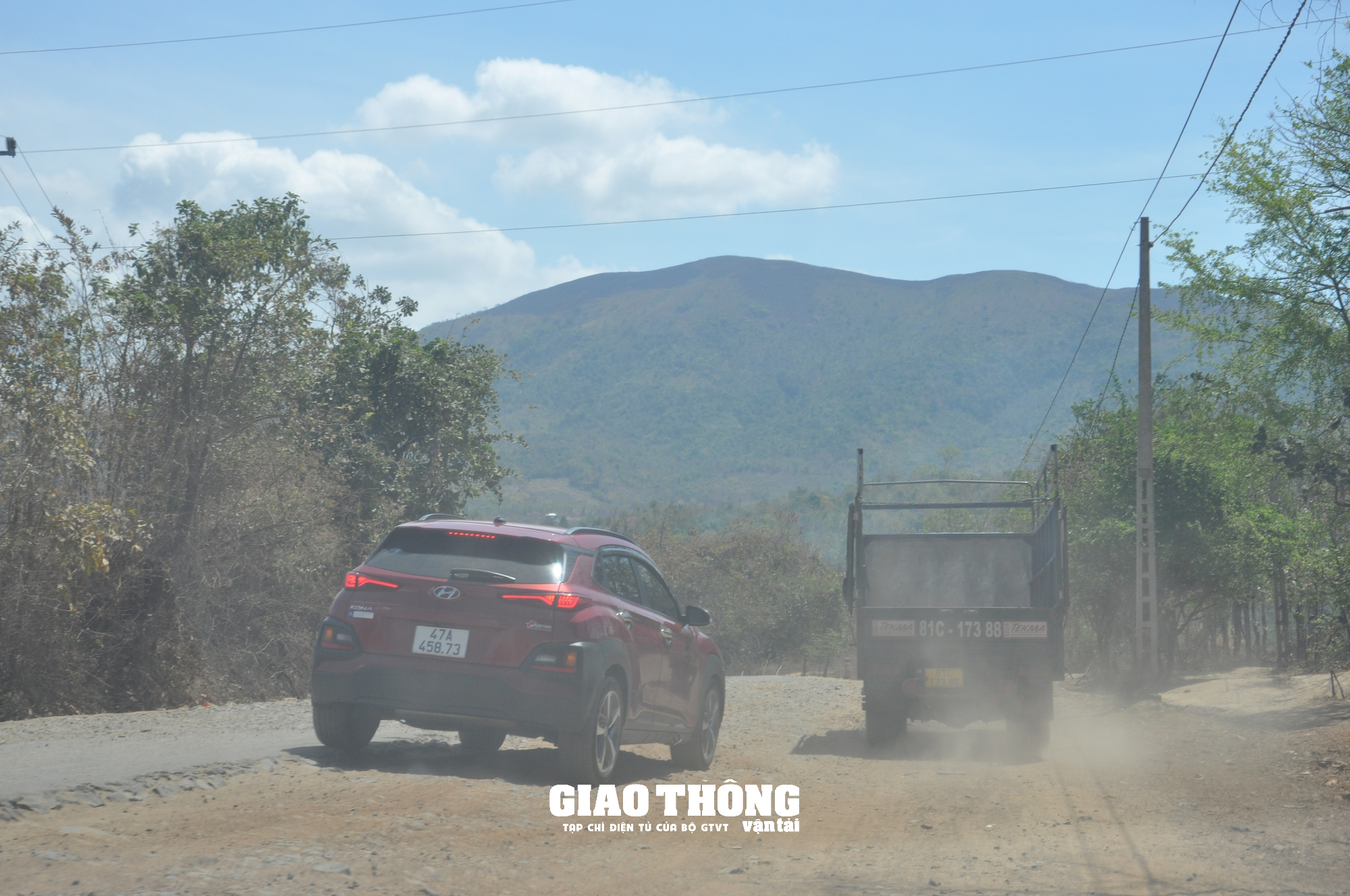 Cận cảnh tuyến đường tỉnh lộ 15 ở Đắk Lắk xuống cấp, gây mất ATGT - Ảnh 1.