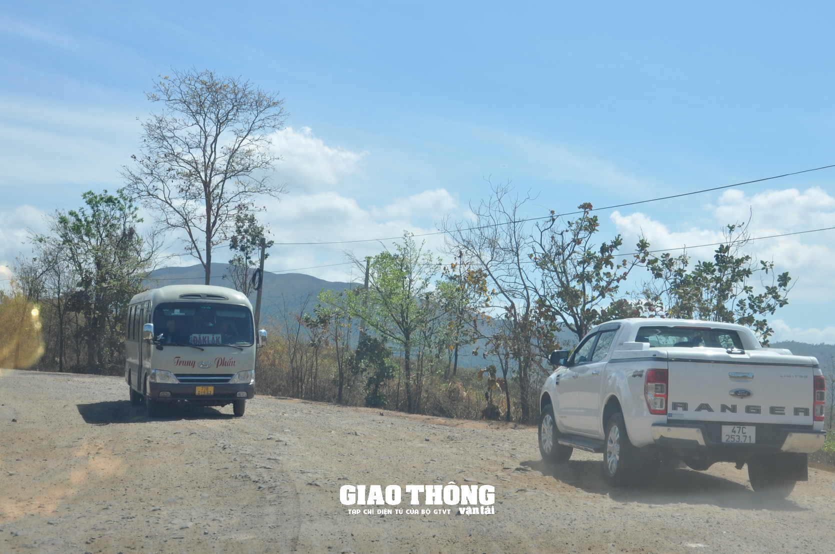 Cận cảnh tuyến đường tỉnh lộ 15 ở Đắk Lắk xuống cấp, gây mất ATGT - Ảnh 4.
