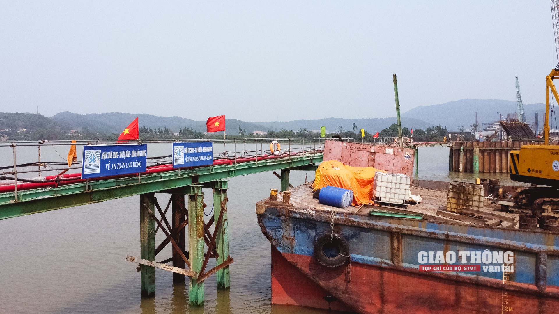 Phóng sự ảnh: Toàn cảnh thi công cầu dây văng đầu tiên ở Bắc Giang vượt sông Thương - Ảnh 14.