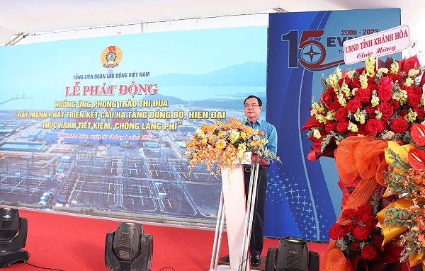 Gắn biển công trình Trạm biến áp 500kV Vân Phong chào mừng Đại hội XIII Công đoàn Việt Nam - Ảnh 2.