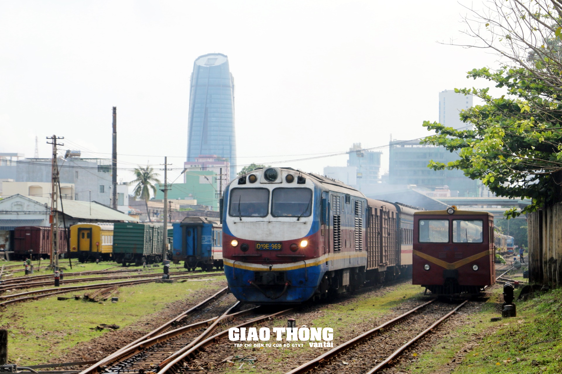 Cận cảnh &quot;Đường tàu, đường hoa&quot; khu vực ga Đà Nẵng - Ảnh 3.