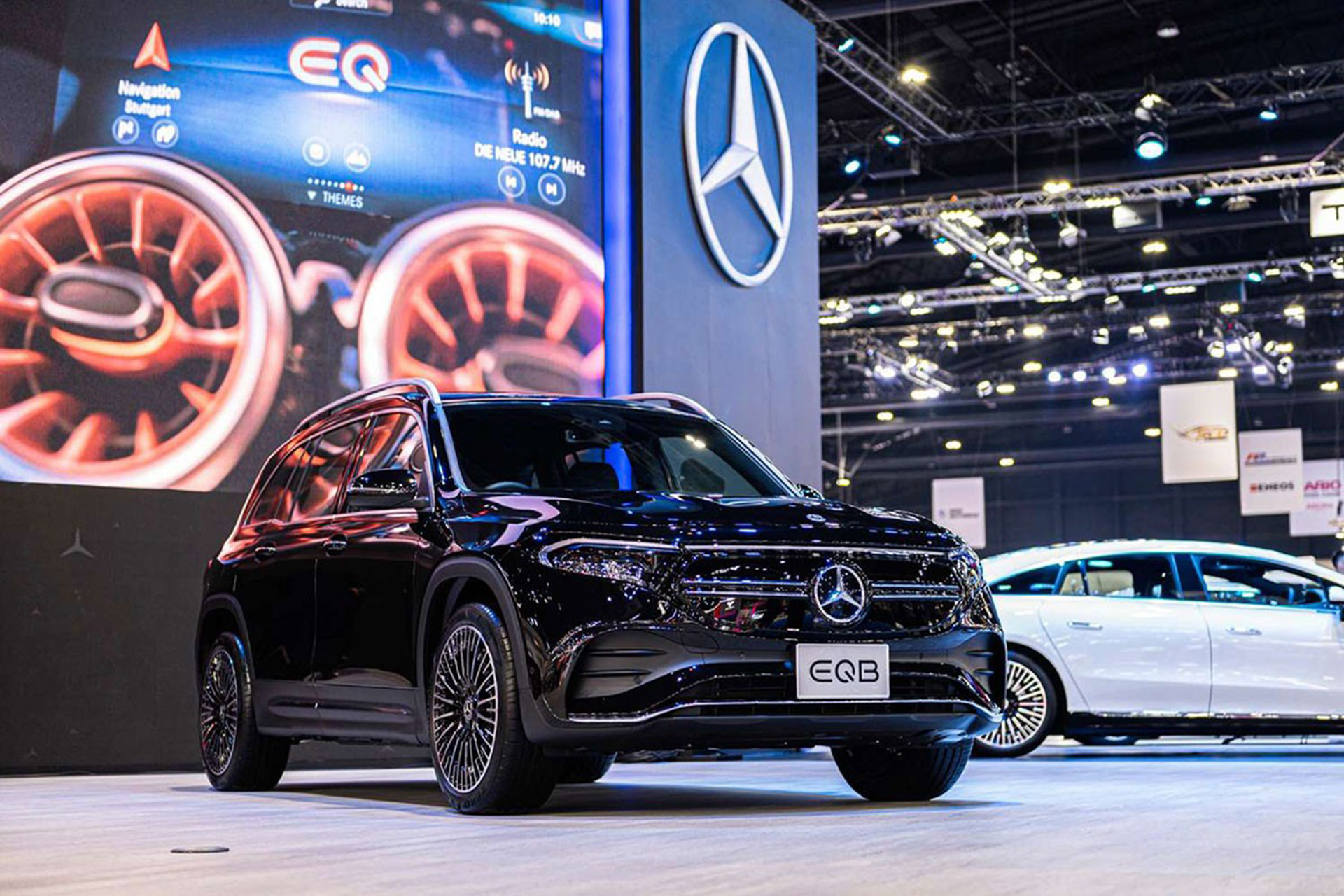 Mẫu SUV điện cỡ nhỏ Mercedes EQB tại triển lãm Bangkok Motor Show 2023.
