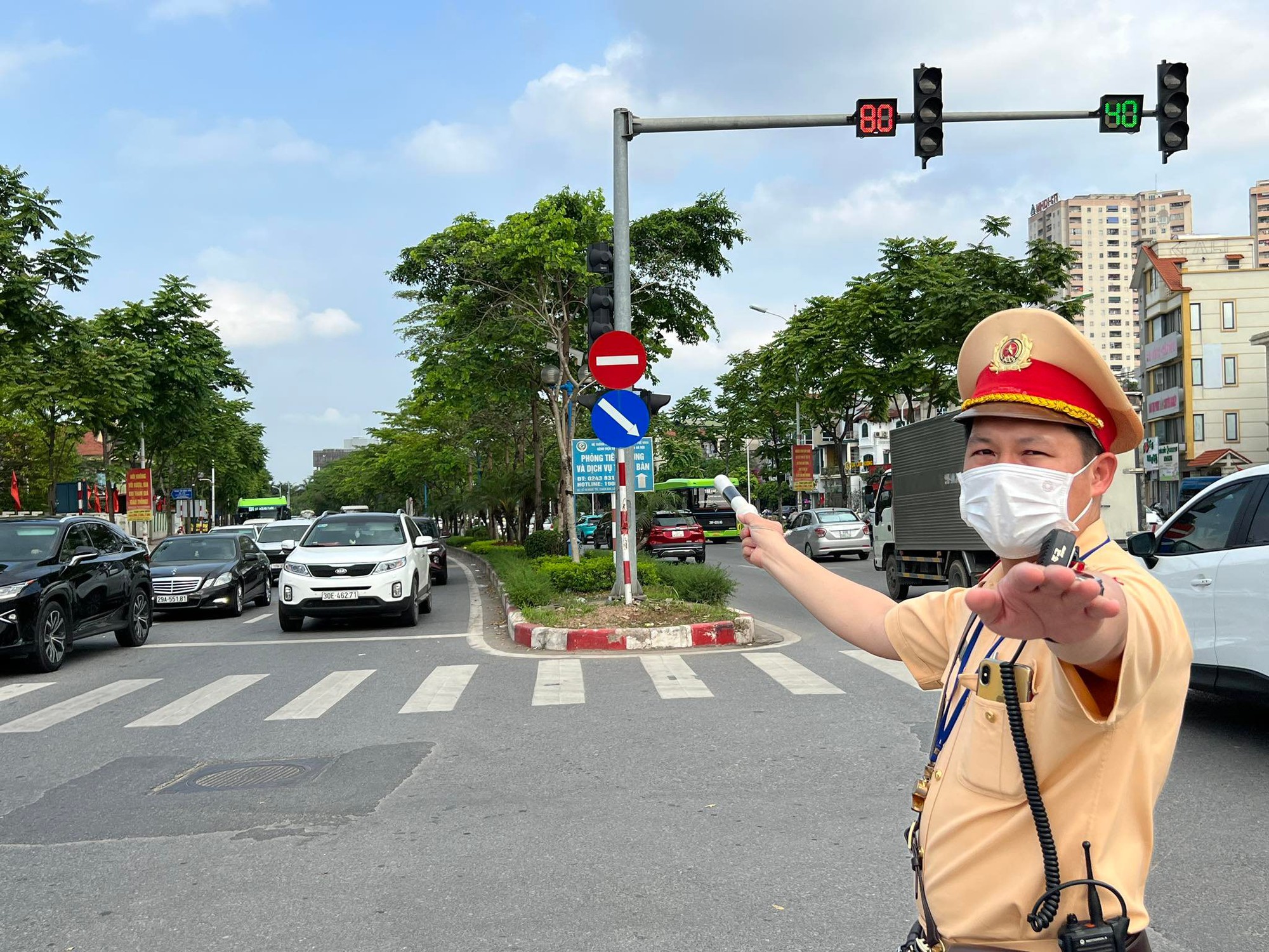 Hà Nội: Tổ chức giao thông, chống giảm ùn tắc giao thông trên đê Long Biên 1 - Ảnh 1.