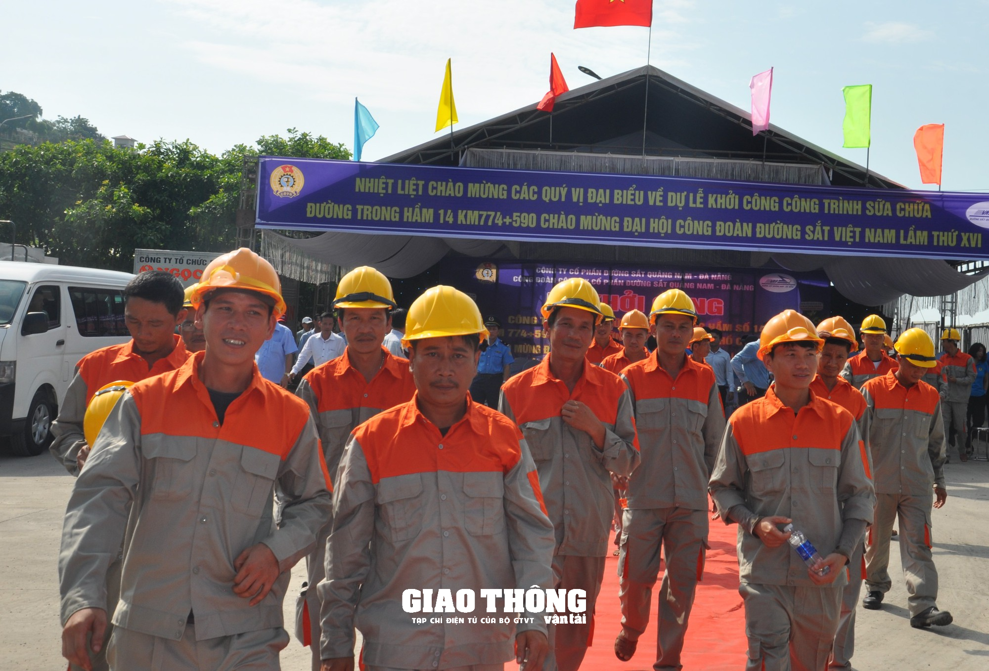 Khởi công sửa chữa đường trong công trình hầm đường sắt dài nhất Việt Nam - Ảnh 10.