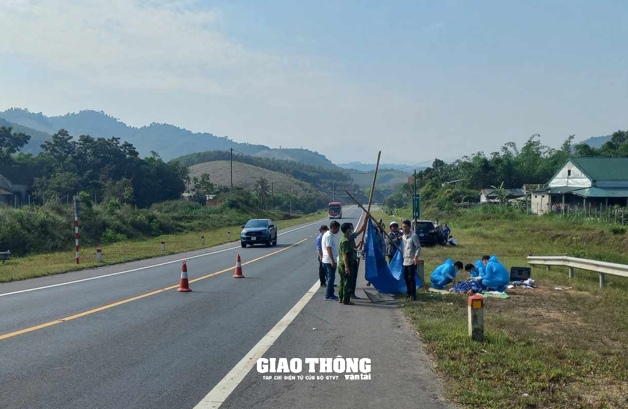 Báo động nạn tháo dỡ rào chắn tuyến cao tốc Cam Lộ-La Sơn - Ảnh 1.