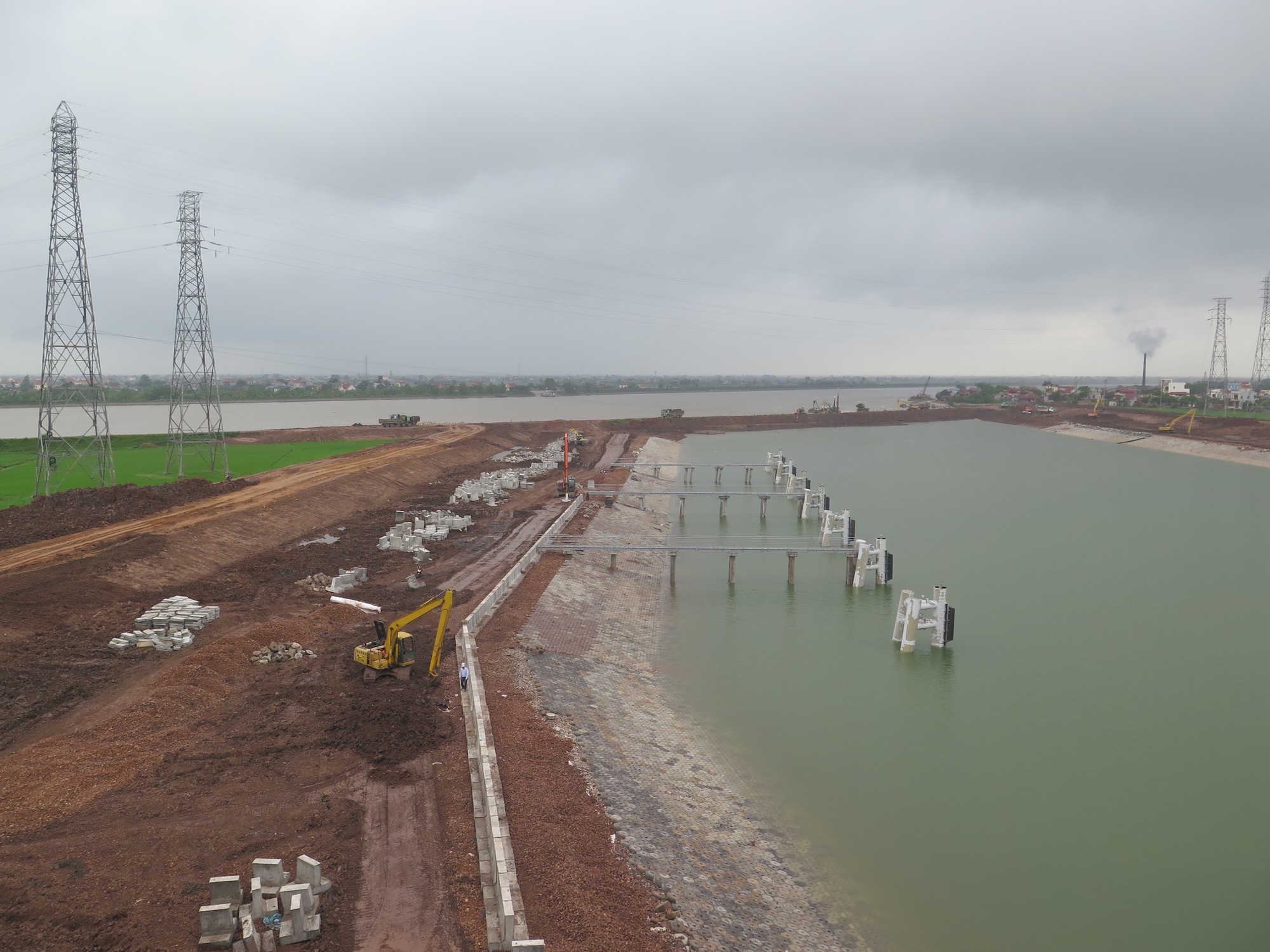 Video: Tuyến kênh đào đường thủy hiện đại nhất phía Bắc, hoàn thành cuối tháng 6/2023 - Ảnh 7.