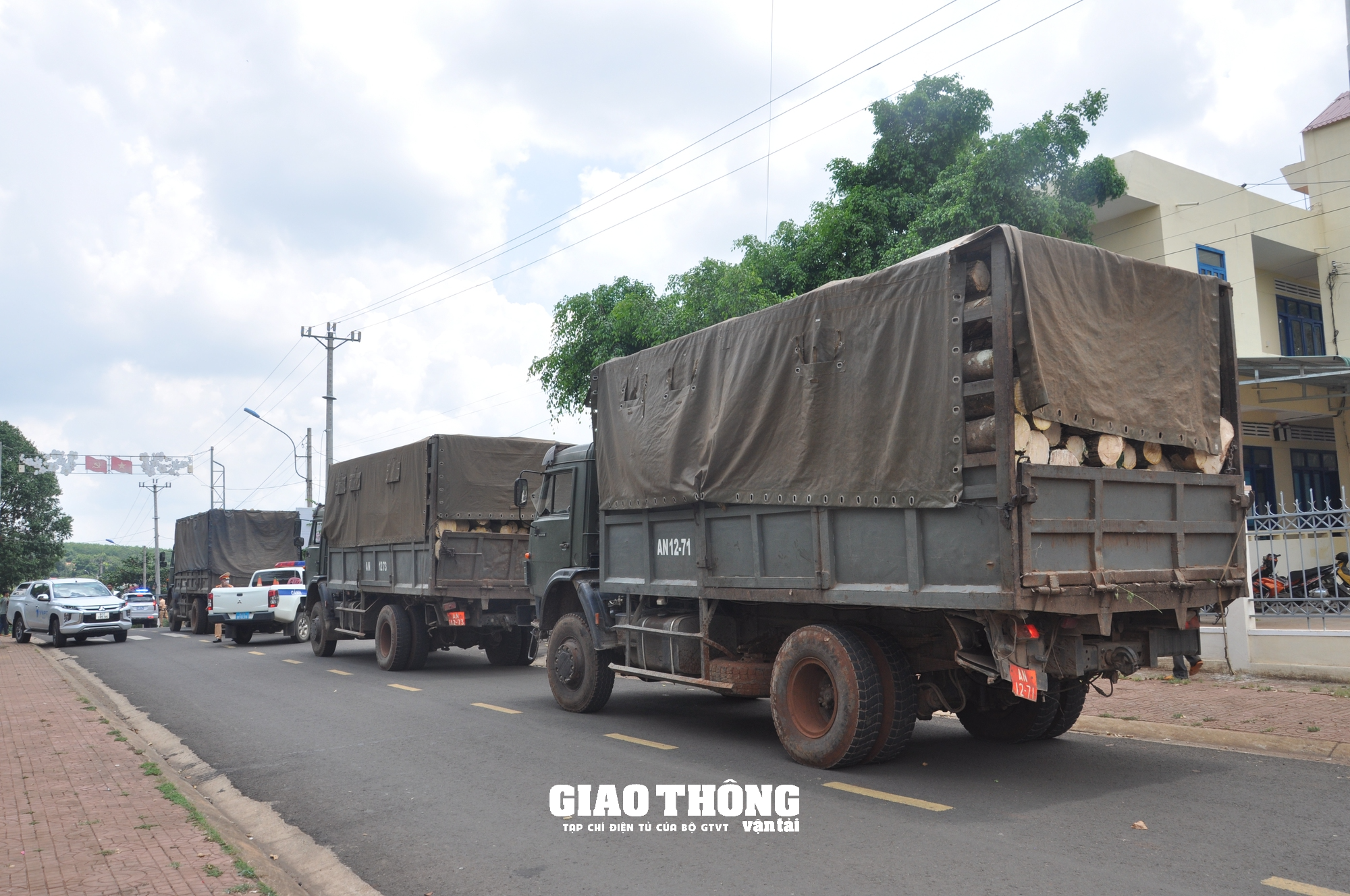 CSGT Kon Tum, Gia Lai quyết liệt xử lý quá tải trên tuyến quốc lộ - Ảnh 6.