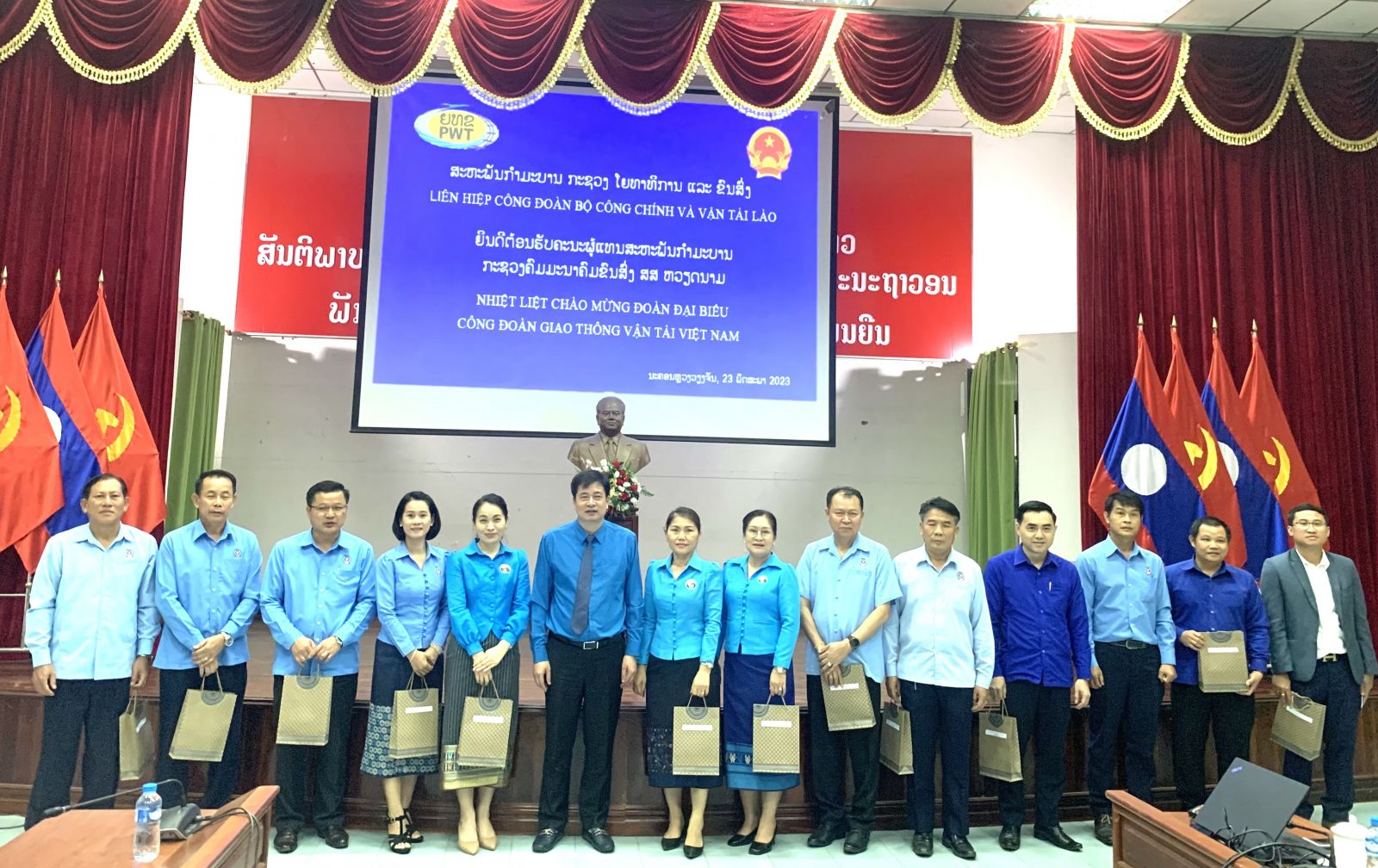 Công đoàn GTVT Việt Nam tăng cường hợp tác với Liên hiệp Công đoàn Bộ Công chính và vận tải Lào - Ảnh 3.