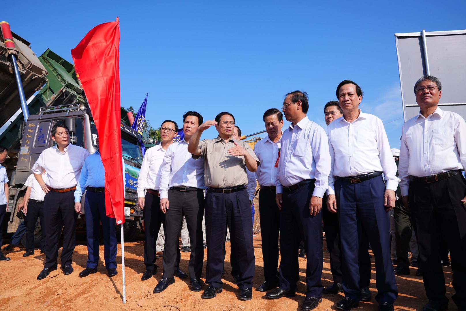 Nhà thầu cam kết đảm bảo tiến độ cao tốc Tuyên Quang - Hà Giang ngay từ những ngày đầu - Ảnh 3.