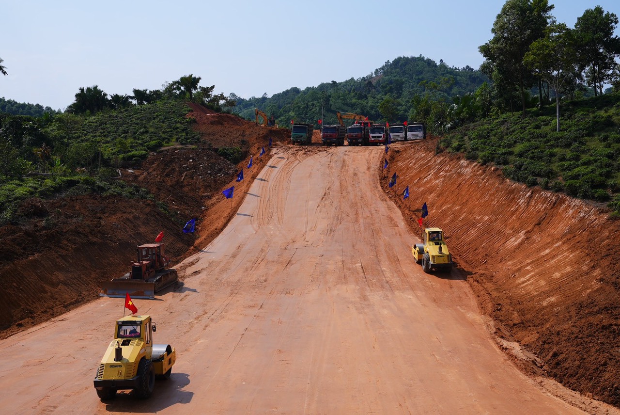 Nhà thầu cam kết đảm bảo tiến độ cao tốc Tuyên Quang - Hà Giang ngay từ những ngày đầu - Ảnh 2.