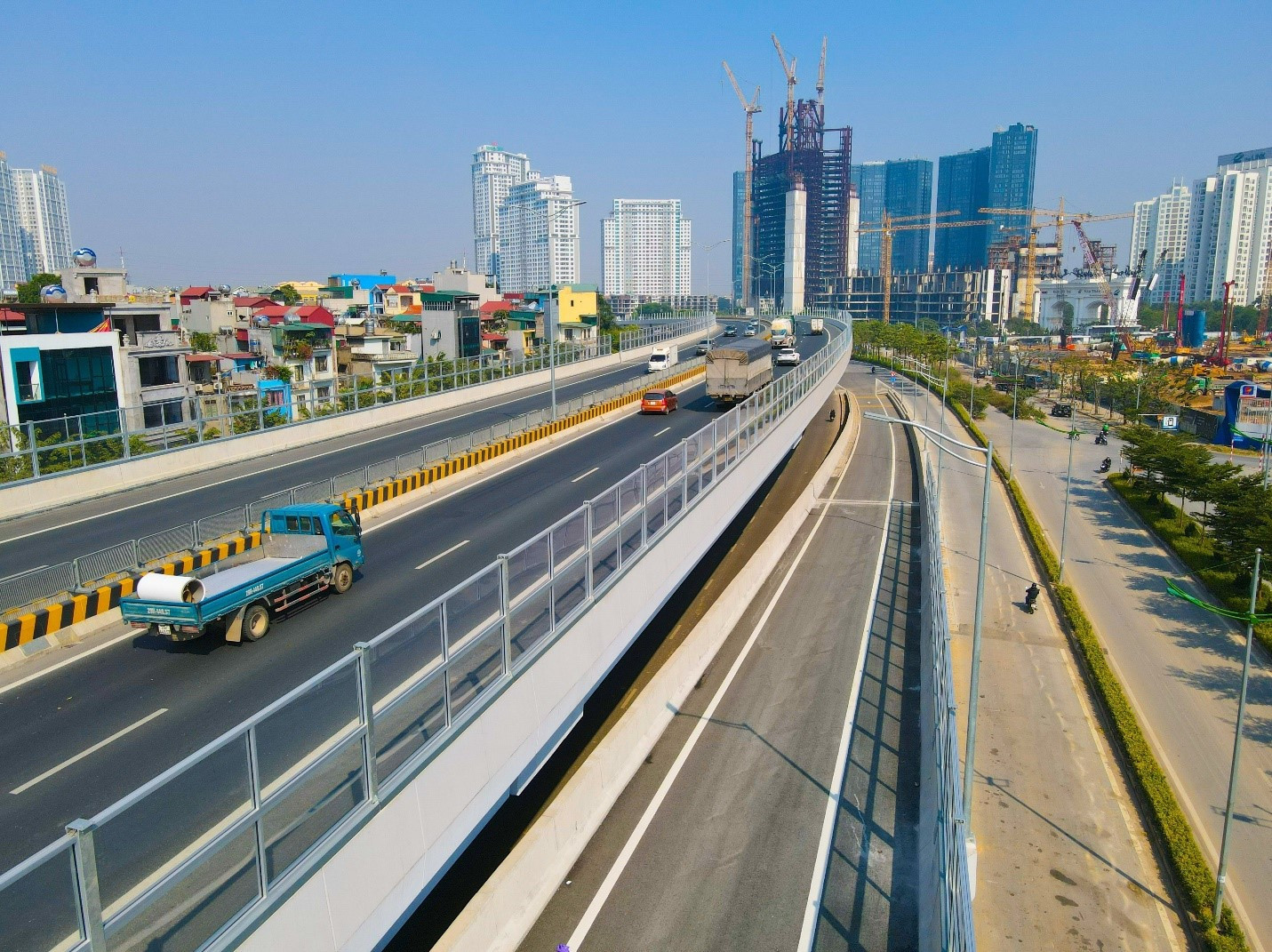 Đầu tư lắp đặt vách chống ồn trên đường cao tốc có lợi gì? - Ảnh 1.