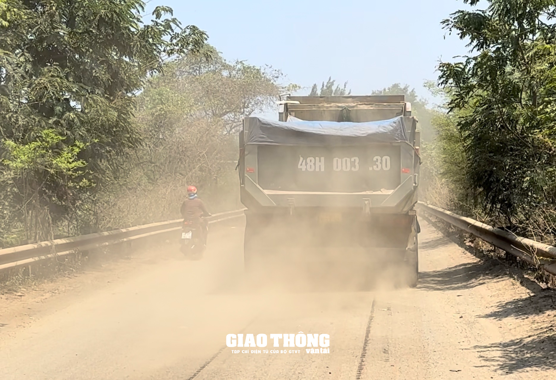 Cận cảnh xe ben chở cát &quot;lách&quot; trạm cân, có dấu hiệu quá tải rầm rập trên QL27 ở Đắk Lắk - Ảnh 5.