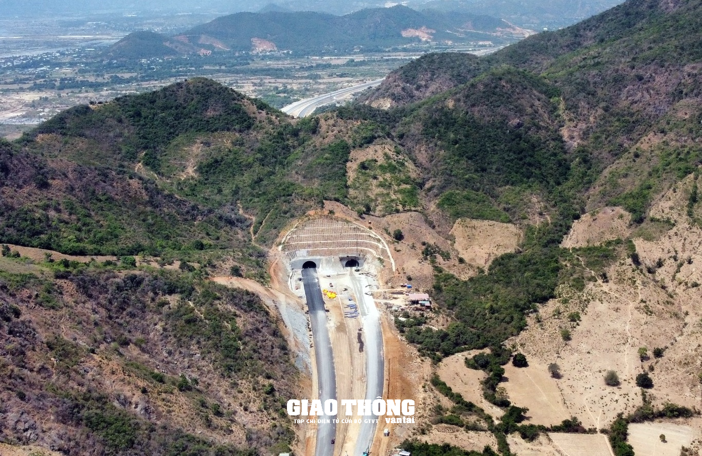 Thi công hoàn thiện cao tốc Nha Trang – Cam Lâm, thông xe vào 19/5 - Ảnh 3.