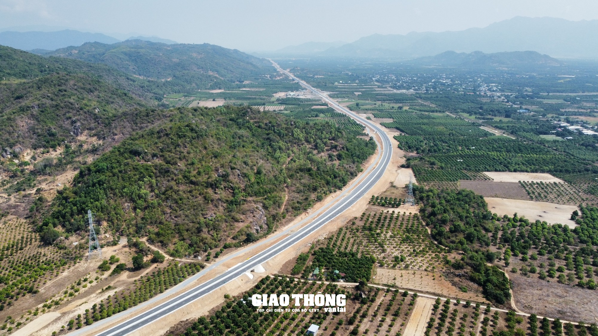 Thi công hoàn thiện cao tốc Nha Trang – Cam Lâm, thông xe vào 19/5 - Ảnh 10.