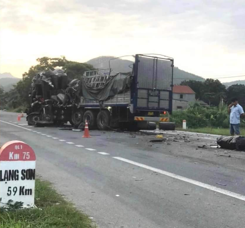 Lạng Sơn: Lộ nguyên nhân lái xe đầu kéo tử vong sau TNGT với xe tải trên QL1A - Ảnh 1.