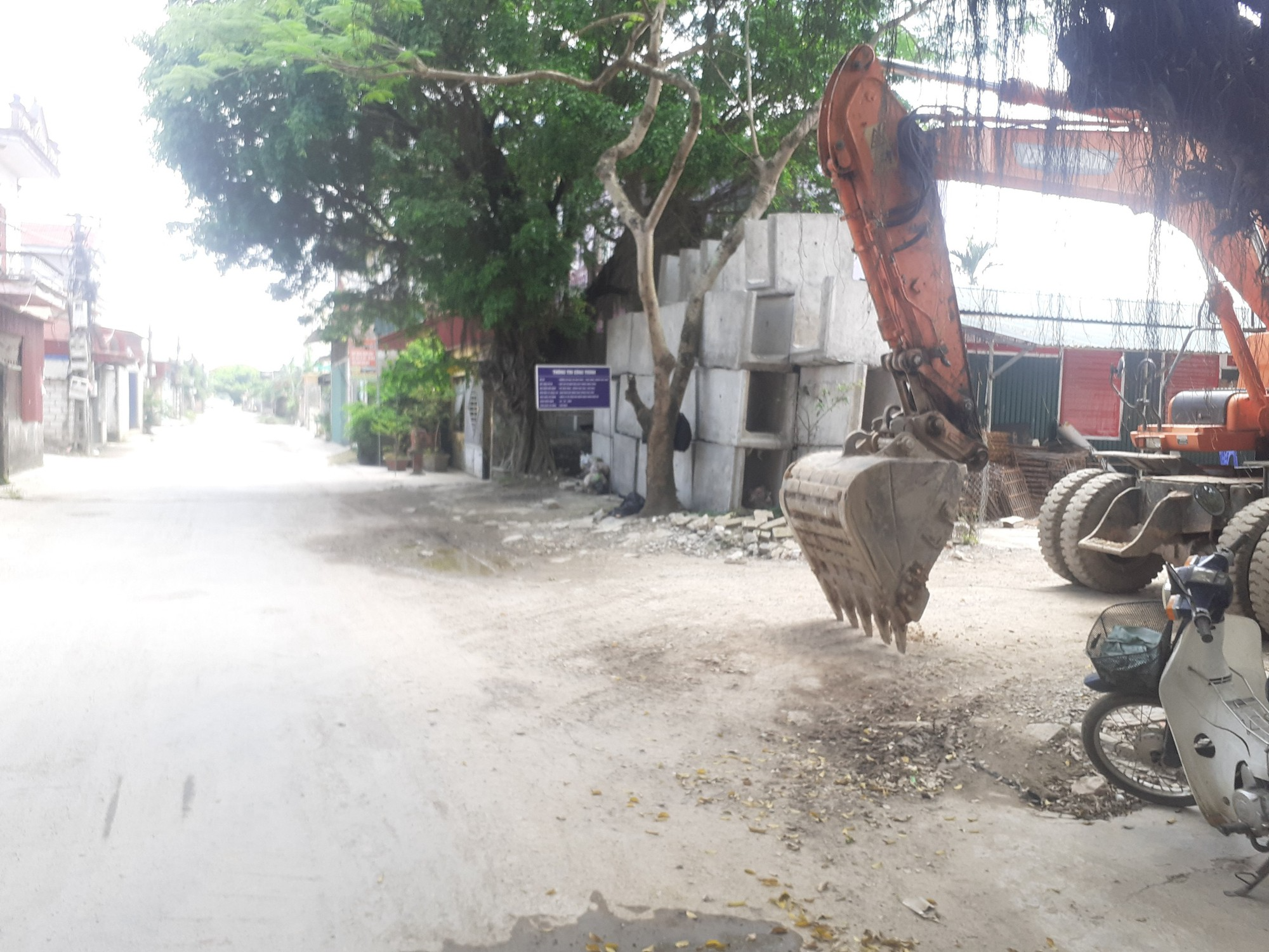 Chùm ảnh: Buông lỏng quản lý thi công dự án nâng cấp đường ở Thái Bình - Ảnh 1.