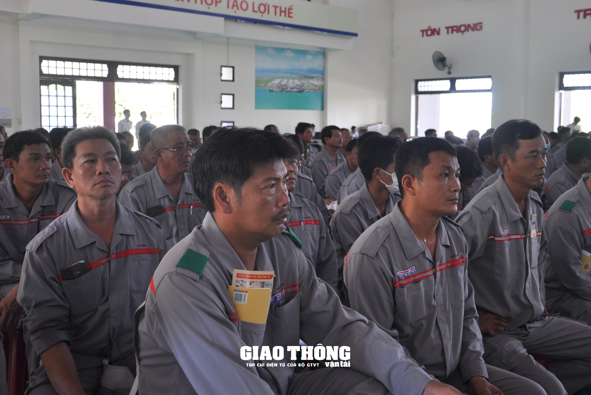 Quảng Nam trang bị kiến thức ATGT cho đội ngũ lái xe đầu kéo vận chuyển quốc tế - Ảnh 5.