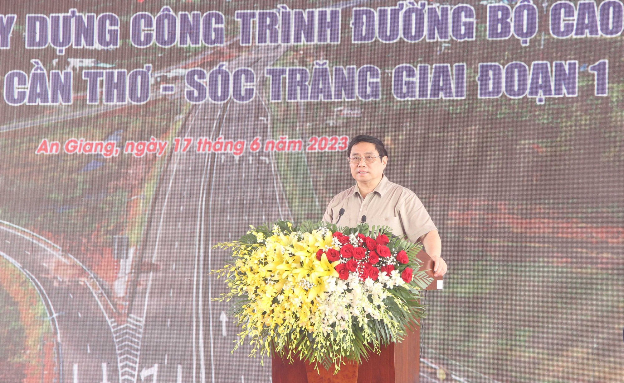 Trực tiếp khởi công cao tốc Châu Đốc - Cần Thơ - Sóc Trăng: Thủ tướng phát lệnh khởi công dự án - Ảnh 2.