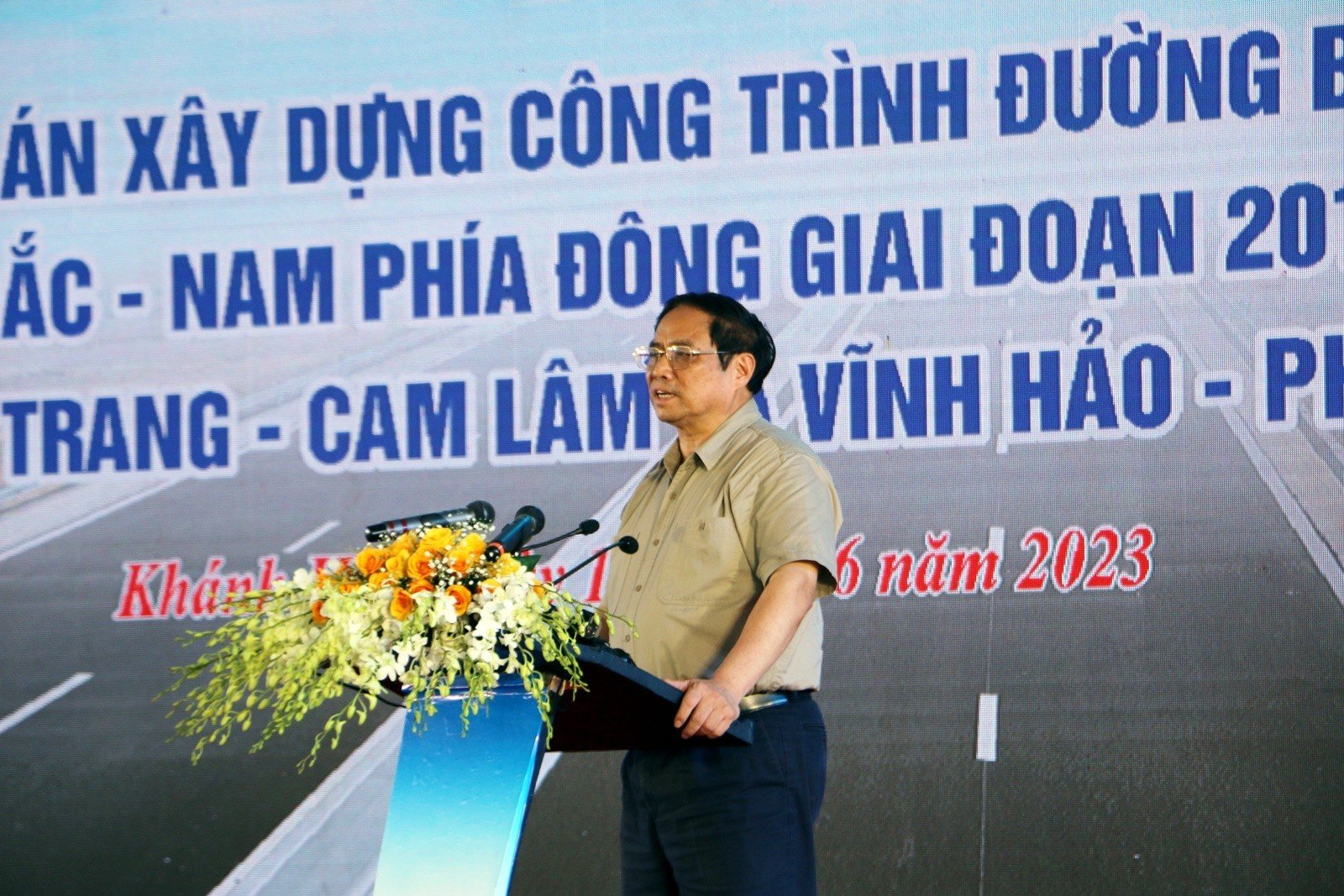 Thủ tướng cắt băng khánh thành 2 dự án cao tốc Bắc – Nam qua Khánh Hòa, Bình Thuận - Ảnh 2.