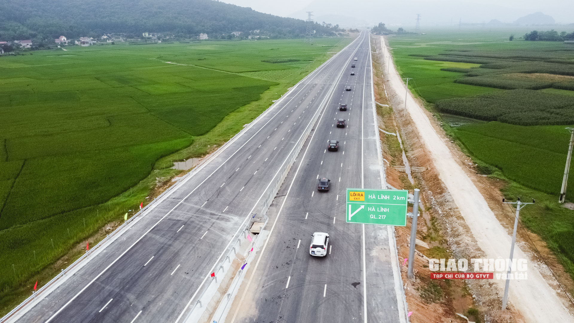 Kết cấu hạ tầng giao thông phát triển đang góp phần tạo diện mạo mới của đất nước - Ảnh 1.