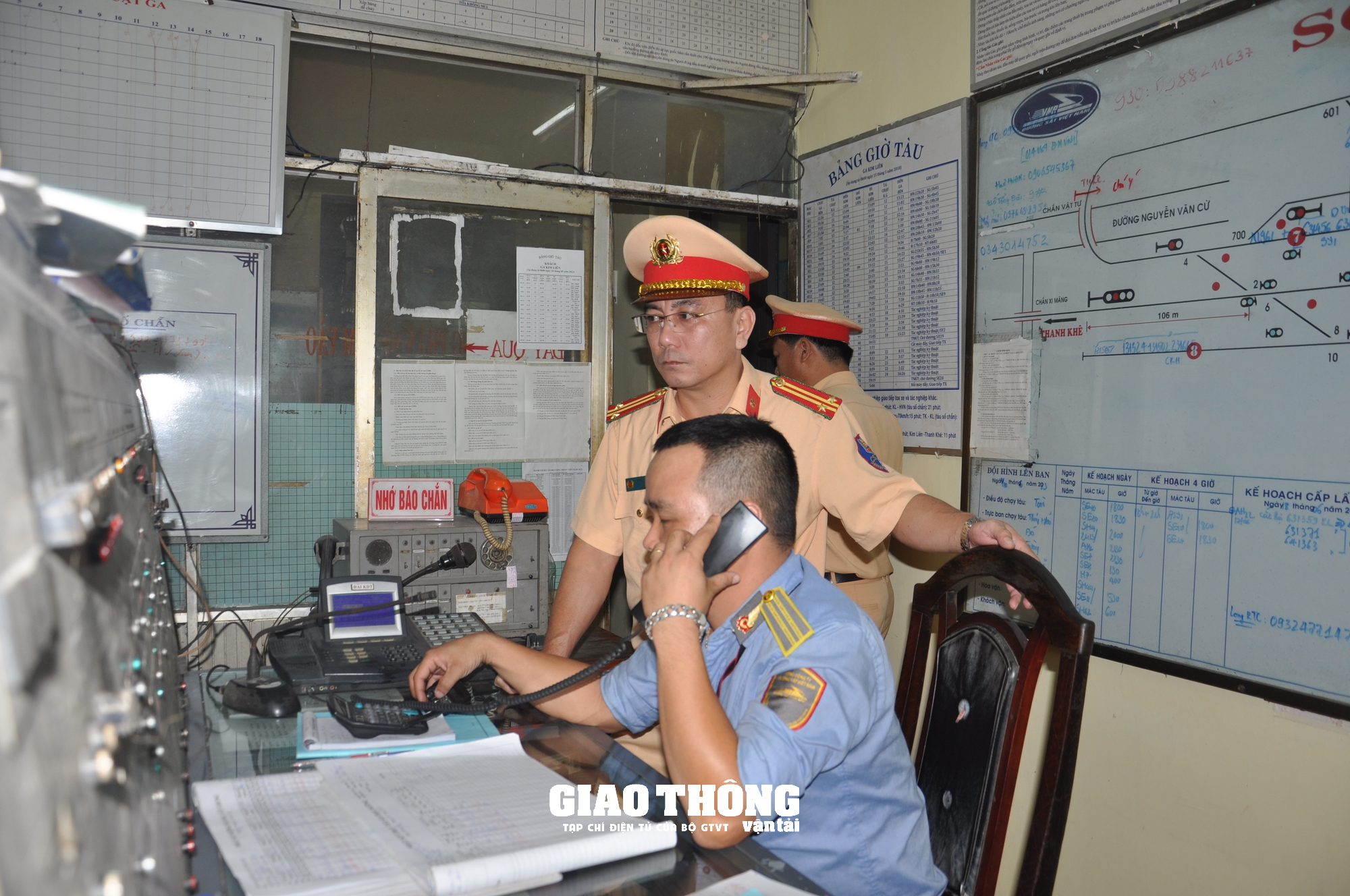 CSGT xuyên ngày đêm kiểm tra nồng độ cồn, ma túy nhân viên đường sắt ở Đà Nẵng - Ảnh 3.