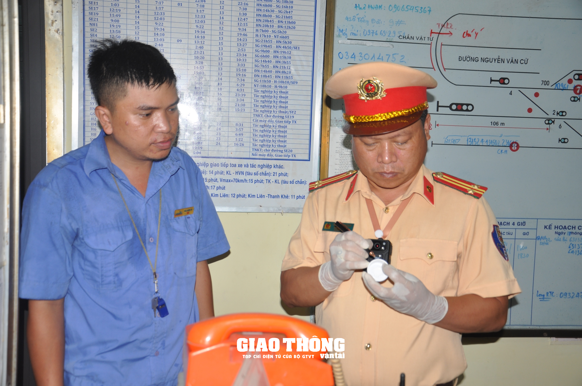 CSGT xuyên ngày đêm kiểm tra nồng độ cồn, ma túy nhân viên đường sắt ở Đà Nẵng - Ảnh 10.