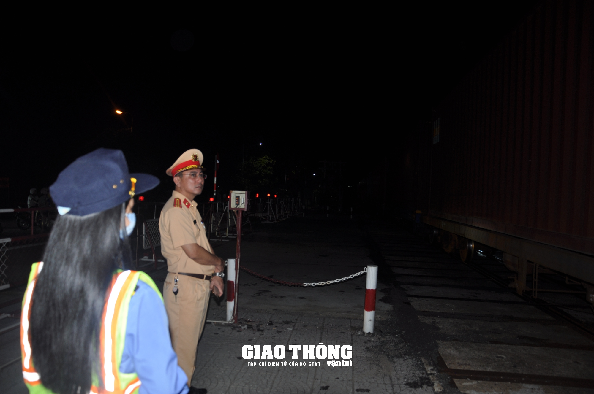 CSGT xuyên ngày đêm kiểm tra nồng độ cồn, ma túy nhân viên đường sắt ở Đà Nẵng - Ảnh 12.