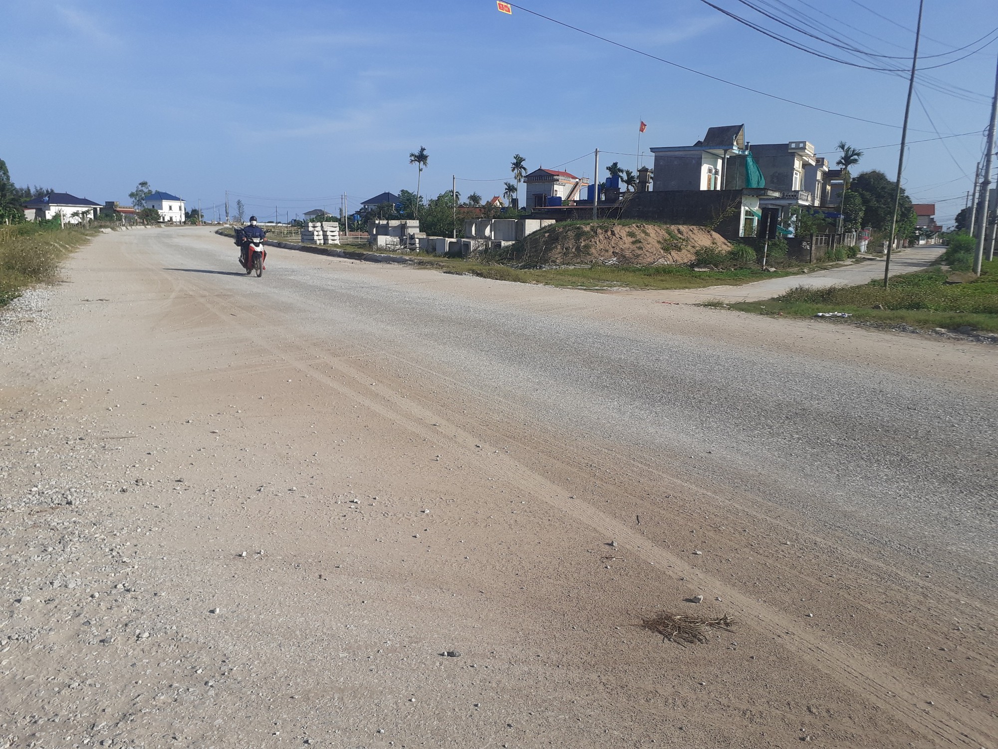 Thi công dự án đường bộ ven biển qua Thái Bình mất an toàn giao thông - Ảnh 6.