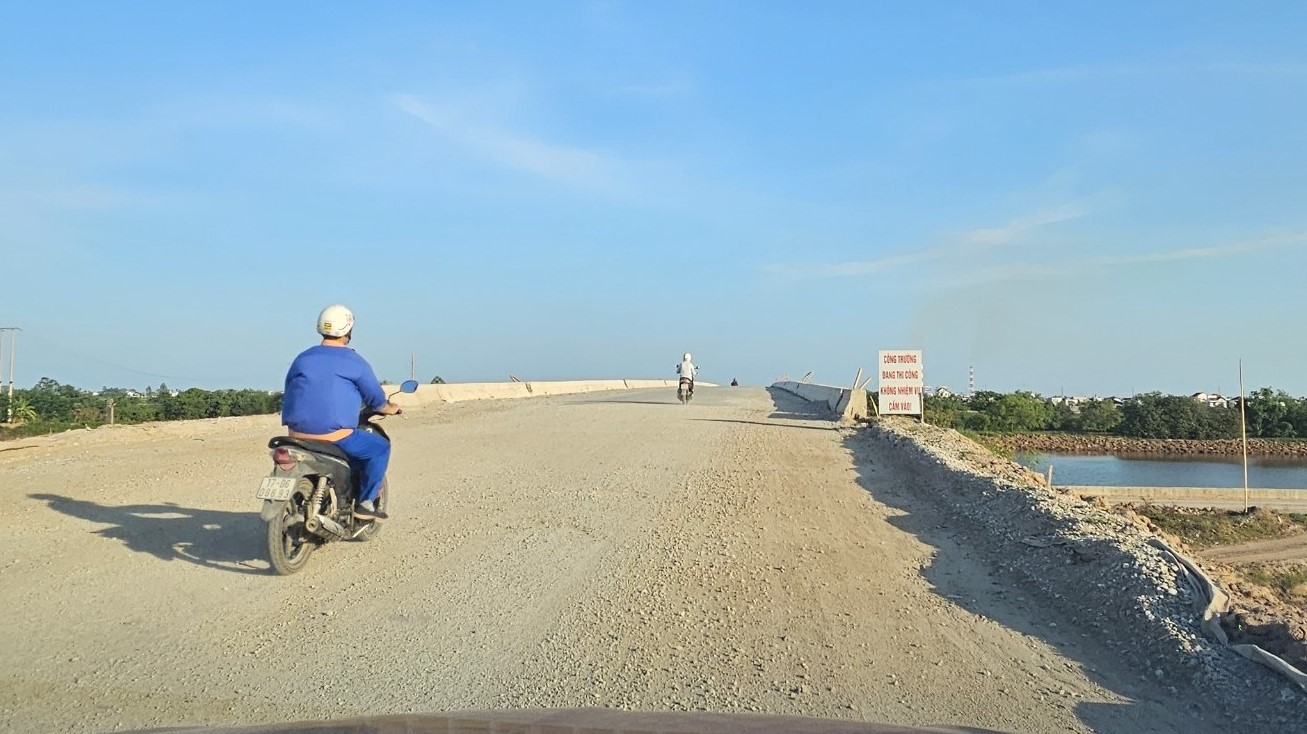 Thi công dự án đường bộ ven biển qua Thái Bình mất an toàn giao thông - Ảnh 3.