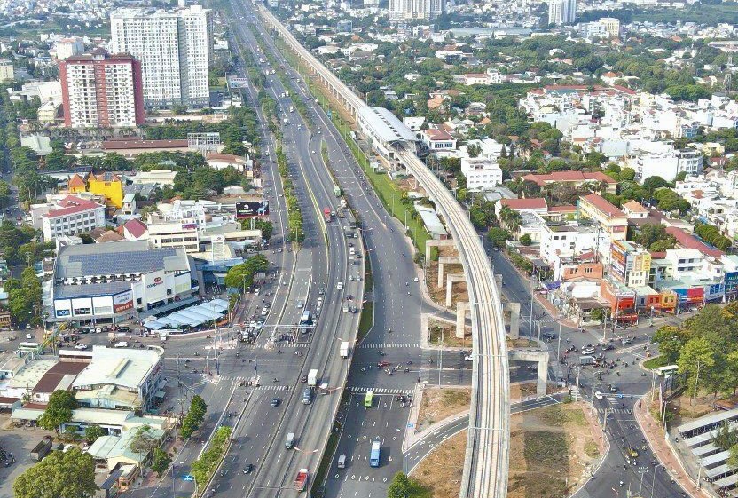 Ảnh: Cận cảnh đường Xa lộ Hà Nội được đổi tên thành đường Võ Nguyên Giáp - Ảnh 7.
