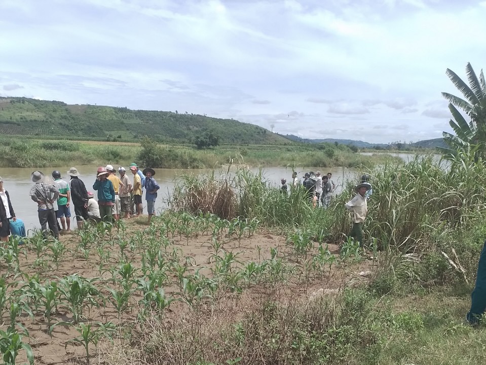 Vụ lật thuyền ở Đắk Nông: Tìm thấy thi thể hai nạn nhân - Ảnh 1.