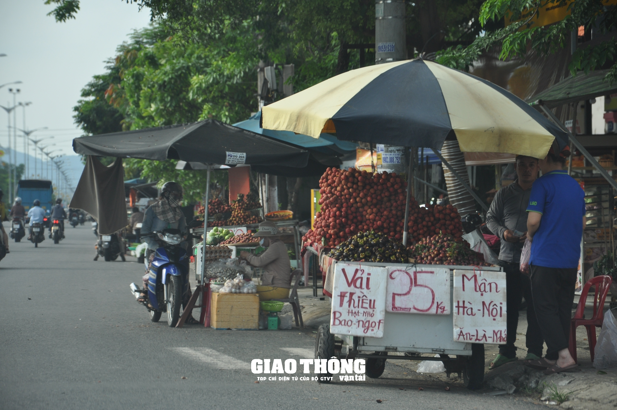 Xử lý chợ cóc, chợ tạm gây mất ATGT tuyến đường nối Đà Nẵng-Hội An - Ảnh 5.