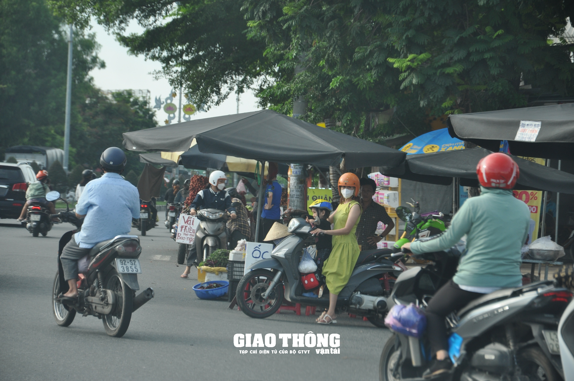 Xử lý chợ cóc, chợ tạm gây mất ATGT tuyến đường nối Đà Nẵng-Hội An - Ảnh 6.