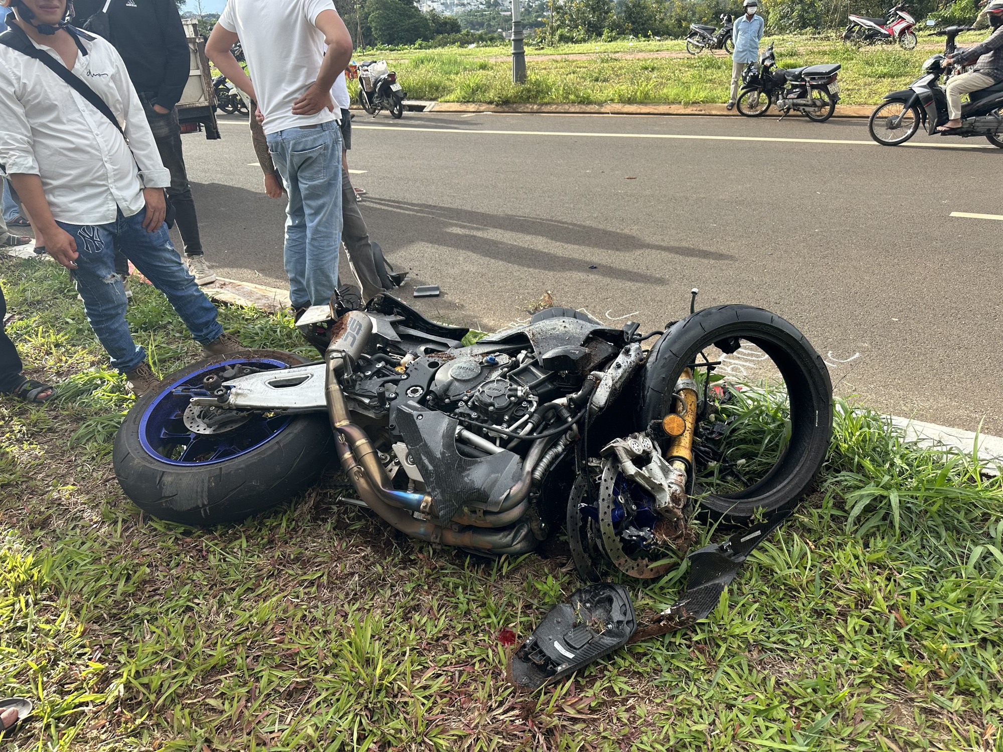 TNGT khiến người phụ nữ mang thai tử vong ở Đắk Lắk: Thêm người lái môtô 16 tuổi tử vong ở bệnh viện  - Ảnh 1.