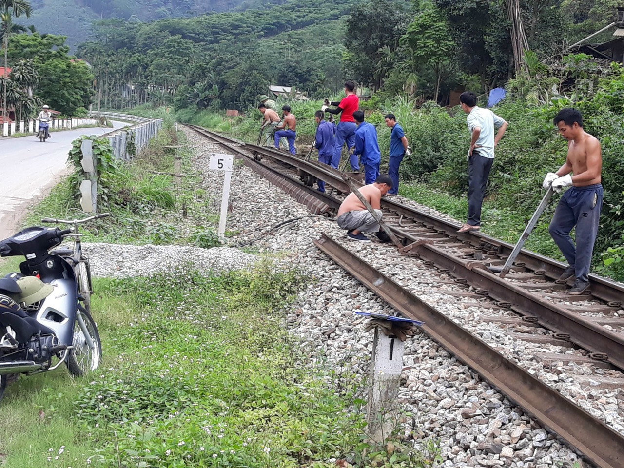 Đường sắt Yên Lào: Nhiều hoạt động thiết thực, ý nghĩa dành cho người lao động - Ảnh 3.